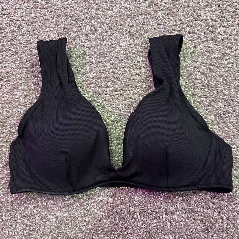 Shade & Shore Elegant Black Swim Top